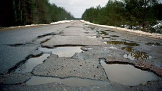 Бюджетні кошти на ремонт доріг на Львівщині досі не використовуються
