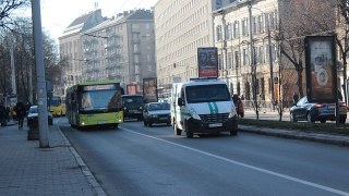 У Львові ліквідували смугу громадського транспорту на Липинського