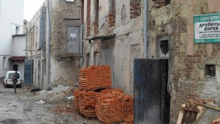 У Львові на території колишнього лакофарбного заводу почали незаконне будівництво