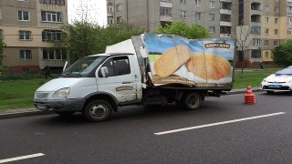 На Сихові зіштовхнулася вантажівка та фургон з хлібом