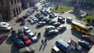 Міська рада просить не паркуватися у центрі Львова через похорон Андрія Кузьменка