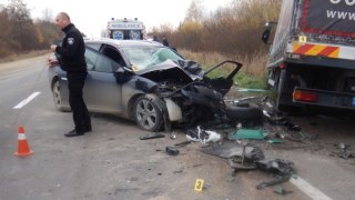 На трасі Тернопіль – Львів у ДТП з вантажівкою постраждав водій легковика