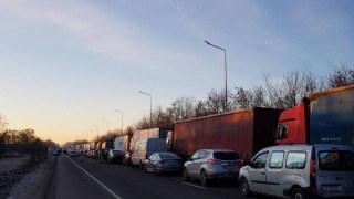 У Шегинях на виїзд в Польщу чекають 700 авто