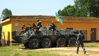 В Україні планують запровадити військове вітання "Слава Україні"