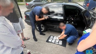 Чотири особи підозрюються у збуті наркотиків у Львові