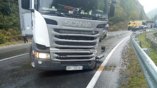 На трасі Київ-Чоп через зіткнення з вантажівкою загинув водій легковика