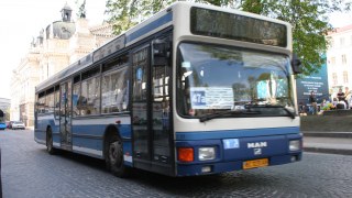 Львівський громадський транспорт оснастили транслітерованими трафаретами з назвами зупинок