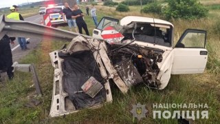 У Буській ОТГ автівка зіткнулася з відбійником: помер пасажир