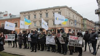 Активісти пікетують Львівську прокуратуру через вручення підозри Софії Федині