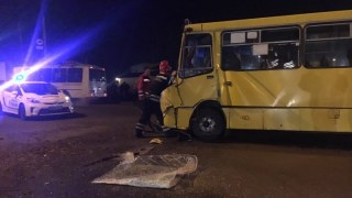 12 осіб постраждали внаслідок ДТП за участю рейсового автобуса та вантажівки