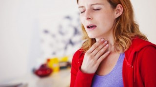 Позбавляємося болю в горлі: спрей чи таблетки