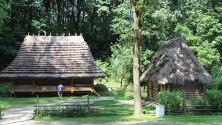 Львівська ГО відреставрує старовинну хату у Шевченківському гаю