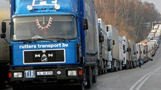 Українська панчішна копманія зупинила виробництво через блокування їхніх вантажівок