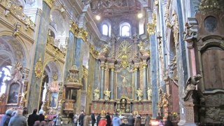 У костелі Єзуїтів у Львові зміцнюватимуть зовнішню штукатурку