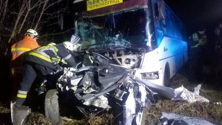 На Жовківщині у потрійній ДТП з маршруткою і вантажівкою загинув водій легковика