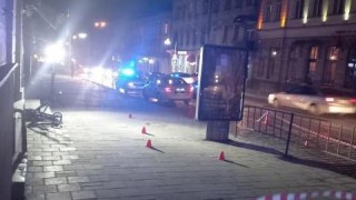 У Львові чоловік вистрелив у перехожого та вчинив самогубство