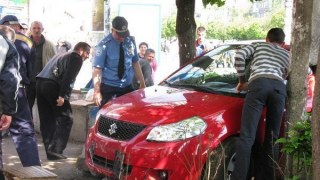 На Львівщині п'яний водій "не помітив" металевої огорожі