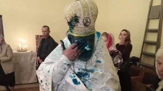 У Стрию священика УПЦ московського патріархату облили зеленкою