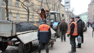 Львівські дороги готують до зими