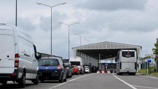 80 авто чекають на виїзд до Польщі у пункті пропуску Краківець