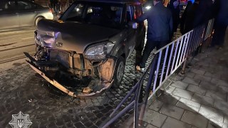 У Львові на Личаківський п'яний водій в'їхав у два авто