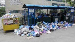 На Сихові комунальники не справляються із вивозом сміття