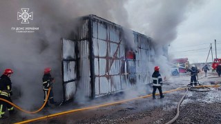 На Яворівщині через пожежу в автомийці згоріли п'ять авто