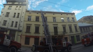 7 одиниць техніки гасили пожежу в центрі Львова