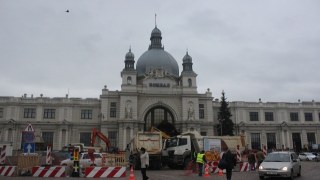 У Львові шукають вибухівку на території вокзалу