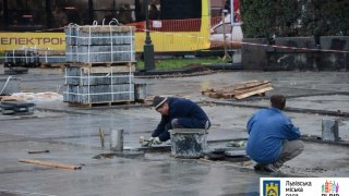 Реконструкцію площі перед пам'ятником Шевченка завершать у грудні