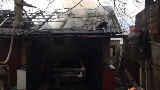 У Радехові через пожежу у гаражі згорів автомобіль