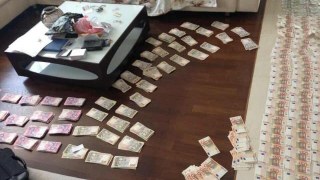 У квартирі екс-керівника Львівського бронетанкового заводу знайшли велику суму грошей