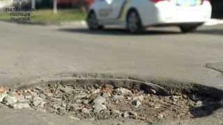 Три райадміністрації Львова оштрафували за неналежний стан доріг