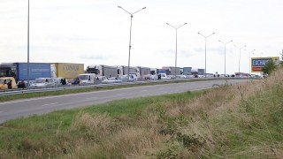 На кордоні з Польщею – черги на 130 вантажівок