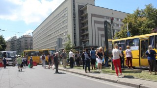 Львівські рагулі не хочуть ліквідувати парковку біля готелю Львів