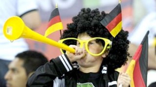На стадіонах під час Євро-2012 заборонені вувузели та гучномовці