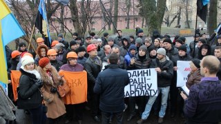 Червоноградські шахтарі влаштували пікет перед будівлею Львівської ОДА