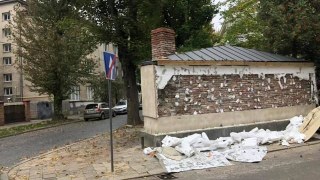 Брезіцький розпочав демонтаж незаконної альтанки на Тарнавського