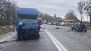 На трасі Київ-Чоп у ДТП загинули водійка та пасажирка Skoda Fabia