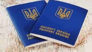 Арбузов запевняє, що Кабмін хоче знизити ціну на закордонний паспорт