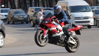 У Львові мотоцикліст влетів у автомобіль