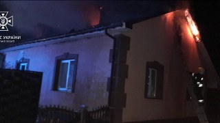 У Червоноградському районі вогонь знищив дах житлового будинку