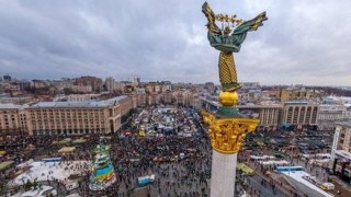 На київському Майдані розбирають барикади