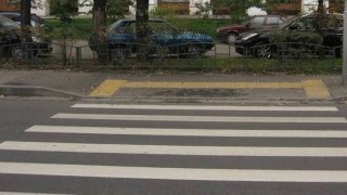 У Львові планують зробити пониження на частині тротуарів на пішохідних переходах