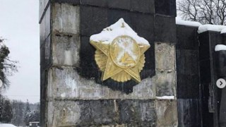Михайло Добкін за півмільйона купив частину зруйнованого львівського Монументу Слави