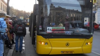 Автобуси АТП №1 у Львові не виходять на маршрути вчасно