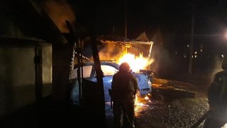 У Сколе разом з гаражем згорів автомобіль Mazda