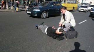 У Львові автомобіль збив двох пішоходів