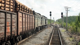 Українські залізниці перевезли 443 млн тонн вантажів у 2013 році