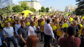 Порошенко та понад тисячу сихівчан висловили підтримку Володимиру Квурту на зустрічі у Львові